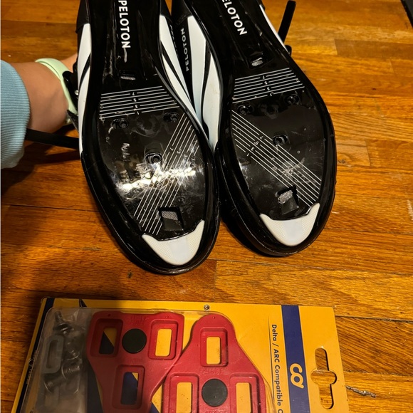Peloton cycling shoes 43 - Picture 2 of 2